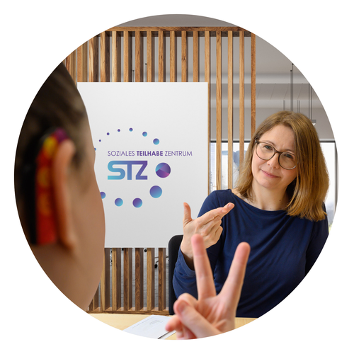 Eine Mitarbeiterin der Sozialberatung im Beratungsgespräch